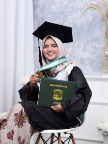 Floni Huska Putri, S.Kom "Kuliah, Organisasi dan Wirausaha"